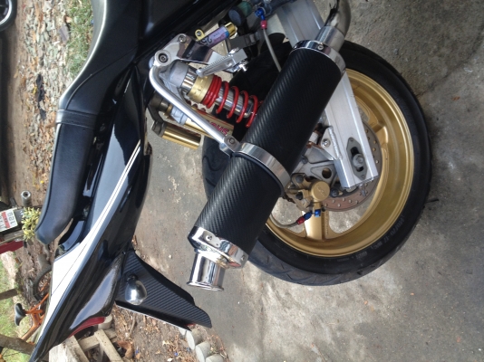 ขายcb400ทะเบียน  โอนนอกนะครับ ราคา 95000 สนใจโทร0858075575ทะเบียนไม่ขาดต่อนะคับ