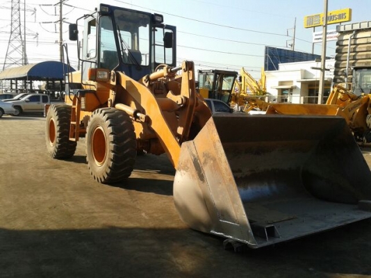 KOMATSU WA200-1 รถตักล้อยาง แขนยาว ตู้เก๋งครบพร้อม ภายในห้องเก๋งสะอาด แอร์เย็น คอนโทรลง่าย ระบบไฮดรอลิกส์ไม่มีรั่วไม่มีแตก ช่วงล่างยางสภาพดี 4 เส้นหน้าหลังประมาณ 70\% พร้อมใช้งานได้เลย เอกสารสัญญาซื้อขาย ราคาต่อรองได้นะครับ KOMATSU WA200-1 รถตักล้อยาง แขนยาว ตู้เก๋งครบพร้อม ภายในห้องเก๋งสะอาด แอร์เย็น คอนโทรลง่าย ระบบไฮดรอลิกส์ไม่มีรั่วไม่มีแตก ช่วงล่างยางสภาพดี 4 เส้นหน้าหลังประมาณ 70\% พร้อมใช้งานได้เลย เอกสารสัญญาซื้อขาย ราคาต่อรองได้นะครับ