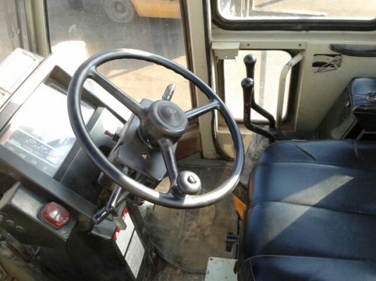 KOMATSU WA200-1 รถตักล้อยาง แขนยาว ตู้เก๋งครบพร้อม ภายในห้องเก๋งสะอาด แอร์เย็น คอนโทรลง่าย ระบบไฮดรอลิกส์ไม่มีรั่วไม่มีแตก ช่วงล่างยางสภาพดี 4 เส้นหน้าหลังประมาณ 70\% พร้อมใช้งานได้เลย เอกสารสัญญาซื้อขาย ราคาต่อรองได้นะครับ KOMATSU WA200-1 รถตักล้อยาง แขนยาว ตู้เก๋งครบพร้อม ภายในห้องเก๋งสะอาด แอร์เย็น คอนโทรลง่าย ระบบไฮดรอลิกส์ไม่มีรั่วไม่มีแตก ช่วงล่างยางสภาพดี 4 เส้นหน้าหลังประมาณ 70\% พร้อมใช้งานได้เลย เอกสารสัญญาซื้อขาย ราคาต่อรองได้นะครับ