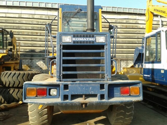 KOMATSU WA200-1 รถตักล้อยาง แขนยาว ตู้เก๋งครบพร้อม ภายในห้องเก๋งสะอาด แอร์เย็น คอนโทรลง่าย ระบบไฮดรอลิกส์ไม่มีรั่วไม่มีแตก ช่วงล่างยางสภาพดี 4 เส้นหน้าหลังประมาณ 70\% พร้อมใช้งานได้เลย เอกสารสัญญาซื้อขาย ราคาต่อรองได้นะครับ KOMATSU WA200-1 รถตักล้อยาง แขนยาว ตู้เก๋งครบพร้อม ภายในห้องเก๋งสะอาด แอร์เย็น คอนโทรลง่าย ระบบไฮดรอลิกส์ไม่มีรั่วไม่มีแตก ช่วงล่างยางสภาพดี 4 เส้นหน้าหลังประมาณ 70\% พร้อมใช้งานได้เลย เอกสารสัญญาซื้อขาย ราคาต่อรองได้นะครับ