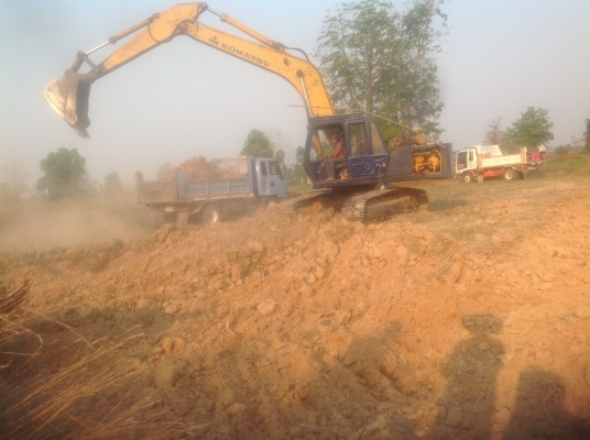 ขาย แบคโคร KOMATSU. 200-2 โซ่ใหม่ ลอเลอร์ใหม่ สภาพดีพร้อมใช้ เอวหลวมนิด