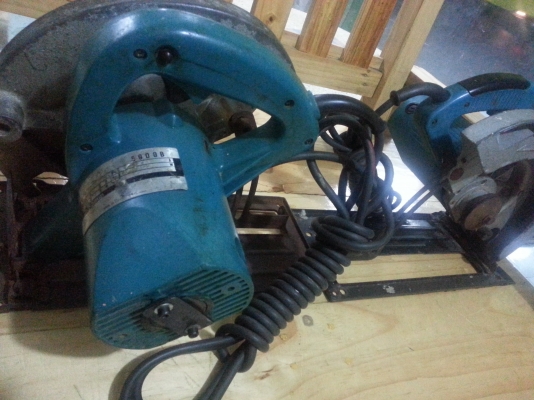 ขายเลื่อยวงเดือนขนาด9นิ้ว2ตัว2000บาทครับ ขายเลื่อยวงเดือนขนาด9นิ้ว2ตัว2000บาทครับ