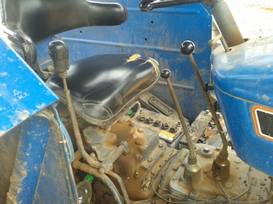 FORD 6610  คานหน้านิวฮอนแลนด์ มีเล่มพร้อมค่ะ