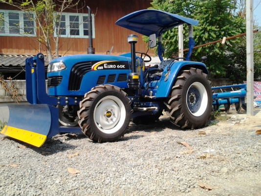 ขายด่วน..รถไถ NEWHOLLAND EURO 60K ขับ 4 ล้อ รถใหม่ แกะกล่อง สวยครบ.