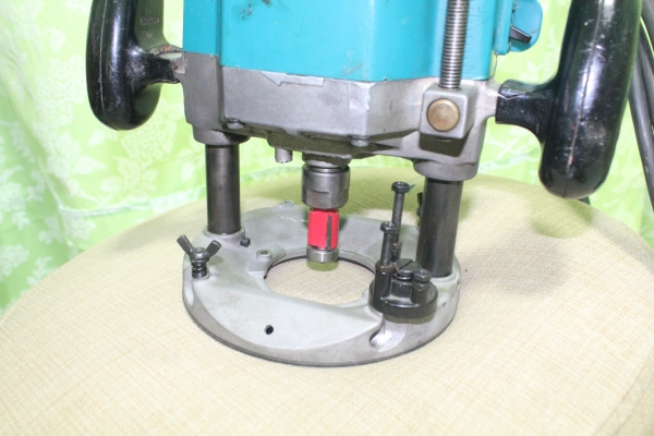 เครื่องเซาะร่องไม้(Router) 1/2 นิ้ว Makita รุ่น 3612 (1,650w.) เครื่องเซาะร่องไม้(Router) 1/2 นิ้ว Makita รุ่น 3612 (1,650w.)