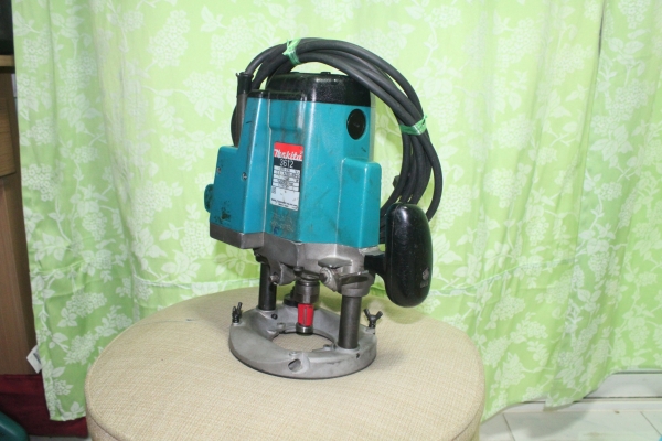 เครื่องเซาะร่องไม้(Router) 1/2 นิ้ว Makita รุ่น 3612 (1,650w.) เครื่องเซาะร่องไม้(Router) 1/2 นิ้ว Makita รุ่น 3612 (1,650w.)