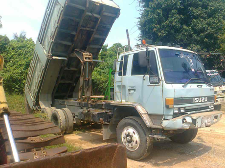 อีซูซุร๊อกกี้ 10 ล้อ 2 เพลาดั้ม FXZ 240 แรงม้า (นางฟ้าแท้ปี 42 ) พร้อมใช้