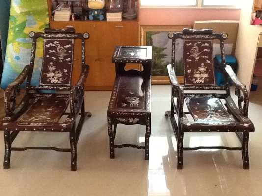 ขายชุดมุกโต๊ะ1เก้าอี้2เป็นของเก่าอากงอายุประมาณ65ปี