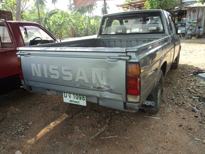 บริการส่งถึงที่ให้ได้น่ะครับ ราคาต่อรองได้นิดหน่อยครับแค็บเล็กสวยนะครับ