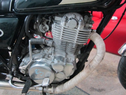 ขายSR400 ปี2002 แนวCUSTOM  ล้อโตๆรายละเอียดด้านใน (รับแลกเทริน์SR400ทุกแนว)รุ่นอื่นก็รับเทริน์ครับ