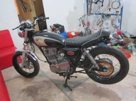 ขายSR400 ปี2002 แนวCUSTOM  ล้อโตๆรายละเอียดด้านใน (รับแลกเทริน์SR400ทุกแนว)รุ่นอื่นก็รับเทริน์ครับ