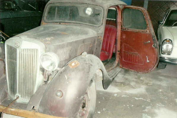 โครงรถโบราณ MG!!