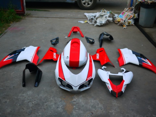 ขายแฟร์ลิ่งDucati1198 ใส่nc30,cbr400 ราคา11000 สนใจติดต่อ0803355484