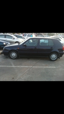 volk รุ่น golf dobble airbage 5ประตูเครื่อง1.8สีม่วงเกียร์ออโต้ติด tv