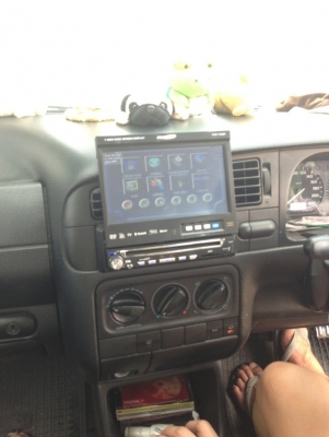 volk รุ่น golf dobble airbage 5ประตูเครื่อง1.8สีม่วงเกียร์ออโต้ติด tv