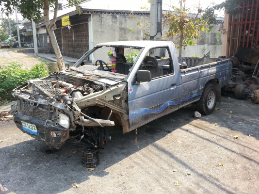 ขายรถกะบะ NISSAN BIG-M ฝาแดง มีทะเบียน