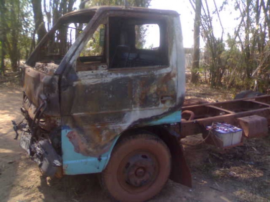 คุณ นิภาพร 101 จองด้วยวาจาของฝากนัปั้นISUZU NNR 58LU5M 110HP ปี 37ห้างแท้ทะเบียน 31 ธค 56