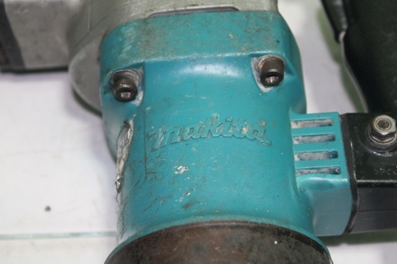 เครื่องสกัดคอนกรีตยี่ห้อ Makita รุ่น HM0810T พร้อมใช้งานครับ