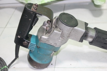 เครื่องสกัดคอนกรีตยี่ห้อ Makita รุ่น HM0810T พร้อมใช้งานครับ