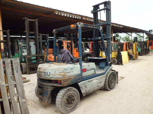 ขายรถยกขนาด 3.5 ตัน ยี่ห้อ KOMATSU เครื่องดีเซล เกียร์ออโต้ ขายรถยกขนาด 3.5 ตัน ยี่ห้อ KOMATSU เครื่องดีเซล เกียร์ออโต้