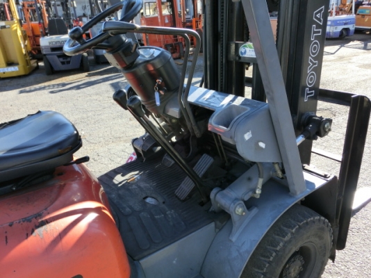 ขายรถยกขนาด 1.8 ตัน ยี่ห้อ TOYOTA เสาสูง 6 ม.