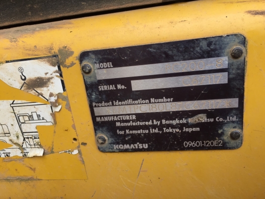 ขายรถแบคโฮ KOMATSU PC200-8 เอกสารอินวอย 5500 ชม.ราคา 1900000