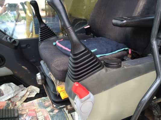 ขายรถแบคโฮ KOMATSU PC200-8 เอกสารอินวอย 5500 ชม.ราคา 1900000