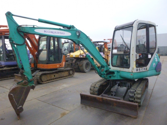 Komatsu PC30-7 ปั้มนิ้ว ตู้เก๋ง ถึงไทยเร็วๆนี้