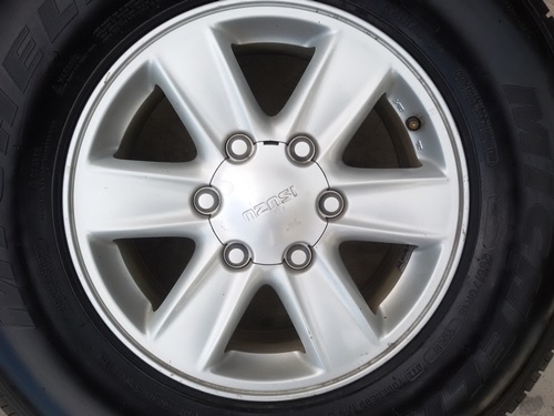 ขายล้อ Isuzu D-max Hi-Landerพร้อมยาง265/70/16 4 ล้อ