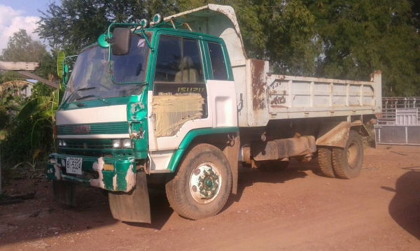 หกล้อ อีซูซุ FTR 175ดั้ม แอร์ เวอร์ ทิฟฟี สโลสกลาง สภาพดีพร้อมใช้ ทะเบียนพร้อมโอน หกล้อ อีซูซุ FTR 175ดั้ม แอร์ เวอร์ ทิฟฟี สโลสกลาง สภาพดีพร้อมใช้ ทะเบียนพร้อมโอน