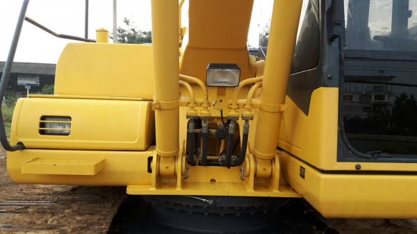 ขายโคมัสซุ 200-7 ชั่วโมง 2,200 ชม. อยู่ในระยะประกัน7,000ชม. ราคา 2,900,000 บาท