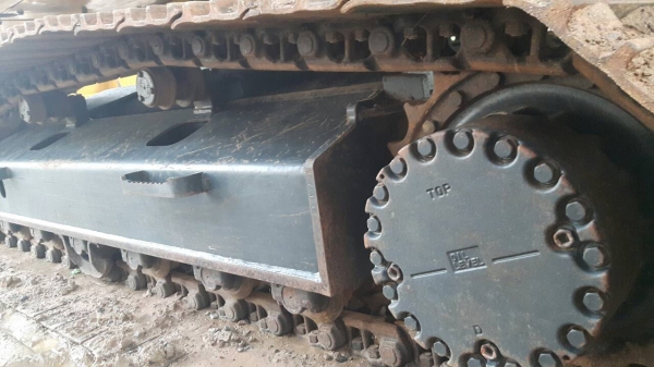 ขายโคมัสซุ 200-7 ชั่วโมง 2,200 ชม. อยู่ในระยะประกัน7,000ชม. ราคา 2,900,000 บาท