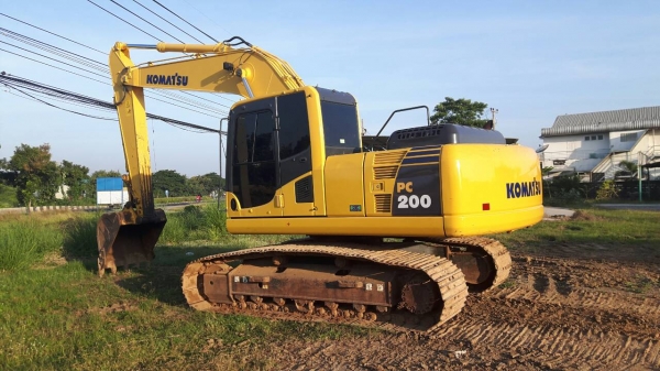 ขายโคมัสซุ 200-7 ชั่วโมง 2,200 ชม. อยู่ในระยะประกัน7,000ชม. ราคา 2,900,000 บาท