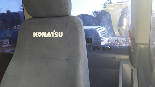 โคมัสซุ200-8 ชั่วโมง 4000 ชม.อยู่ในระยะประกัน 7,000 ชม. ราคา 2,500,000 บาท