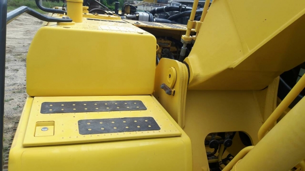 โคมัสซุ200-8 ชั่วโมง 4000 ชม.อยู่ในระยะประกัน 7,000 ชม. ราคา 2,500,000 บาท