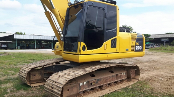 โคมัสซุ200-8 ชั่วโมง 4000 ชม.อยู่ในระยะประกัน 7,000 ชม. ราคา 2,500,000 บาท