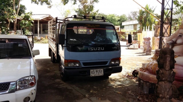 รถฝากขาย NPR หัวการ์ตูนรถเดิมๆ ปี 42 กระบะคาร์โก้คอกสูง