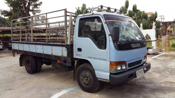 รถฝากขาย NPR หัวการ์ตูนรถเดิมๆ ปี 42 กระบะคาร์โก้คอกสูง