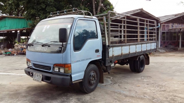 รถฝากขาย NPR หัวการ์ตูนรถเดิมๆ ปี 42 กระบะคาร์โก้คอกสูง