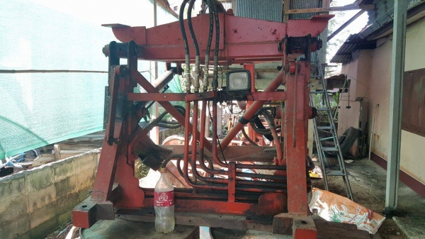 คีบอ้อย มีปุ้งกี๋ตักมันติดด้วยครับ พร้อมใช้งาน ติดตั้งใส่L45 L47 ยันมาร์ 45 49 คีบอ้อย มีปุ้งกี๋ตักมันติดด้วยครับ พร้อมใช้งาน ติดตั้งใส่L45 L47 ยันมาร์ 45 49