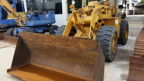 ขายรถตักล้อยางใหญ่