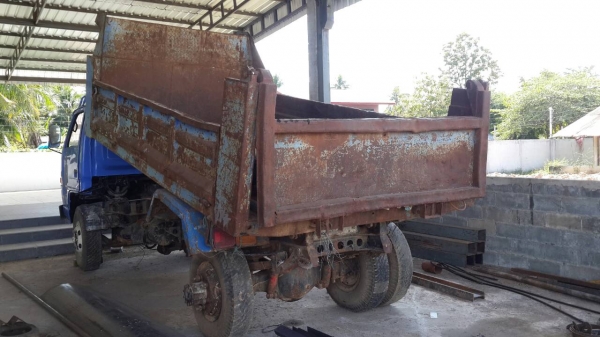 ขายหกล้อ ISUZU NPR 61L  เครื่อง 125แรงรถประกอบ ดั้มหน้าFหลังF เกียร์ROCKเสื้อลาย คัชชีดี เอกสารเล่มทะเบียนพร้อมโอน ขาดต่อภาษี1ปี