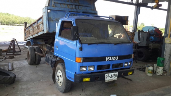 ขายหกล้อ ISUZU NPR 61L  เครื่อง 125แรงรถประกอบ ดั้มหน้าFหลังF เกียร์ROCKเสื้อลาย คัชชีดี เอกสารเล่มทะเบียนพร้อมโอน ขาดต่อภาษี1ปี