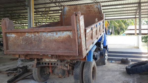 ขายหกล้อ ISUZU NPR 61L  เครื่อง 125แรงรถประกอบ ดั้มหน้าFหลังF เกียร์ROCKเสื้อลาย คัชชีดี เอกสารเล่มทะเบียนพร้อมโอน ขาดต่อภาษี1ปี