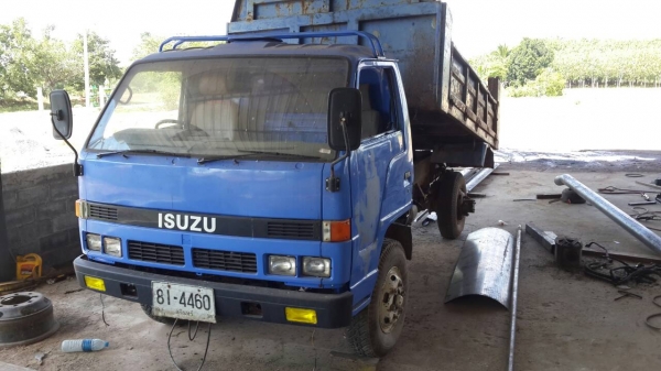ขายหกล้อ ISUZU NPR 61L  เครื่อง 125แรงรถประกอบ ดั้มหน้าFหลังF เกียร์ROCKเสื้อลาย คัชชีดี เอกสารเล่มทะเบียนพร้อมโอน ขาดต่อภาษี1ปี
