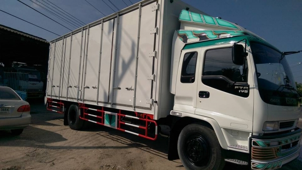 6ล้อเดกก้า 195 แรง ตู้แห้ง10บาน ยาว7.20 ยาง 9 รถห้างแท้ พร้อมใช้งานรถสวยจัด