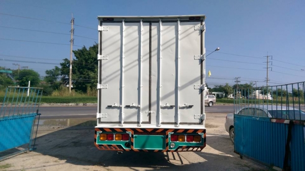 6ล้อเดกก้า 195 แรง ตู้แห้ง10บาน ยาว7.20 ยาง 9 รถห้างแท้ พร้อมใช้งานรถสวยจัด