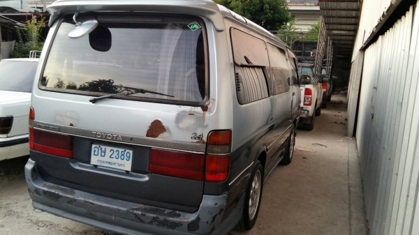 ขายรถตู้หัวจรวด super custom เครื่อง 2 j vvti เบนซินบวก lpg ลงเล่มเรียบร้อย เครื่องยนต์เปลี่ยนใหม่