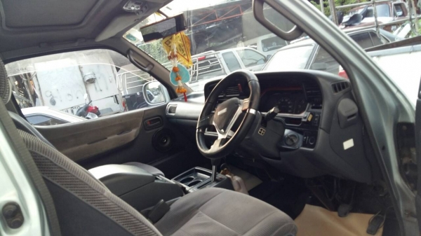 ขายรถตู้หัวจรวด super custom เครื่อง 2 j vvti เบนซินบวก lpg ลงเล่มเรียบร้อย เครื่องยนต์เปลี่ยนใหม่