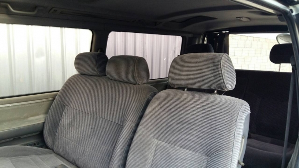 ขายรถตู้หัวจรวด super custom เครื่อง 2 j vvti เบนซินบวก lpg ลงเล่มเรียบร้อย เครื่องยนต์เปลี่ยนใหม่